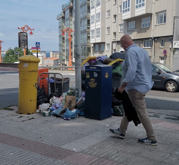 lixo nas ruas da Coruna