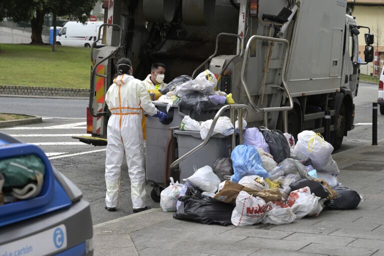 Declarada a emerxencia sanitaria “total” na Coruña polo conflito de lixo