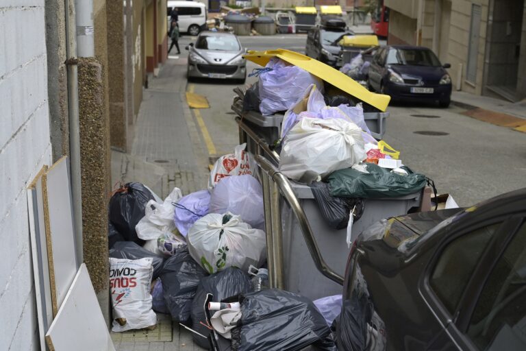 A recollida do lixo na Coruña comeza a “normalizarse”, segundo Inés Rey