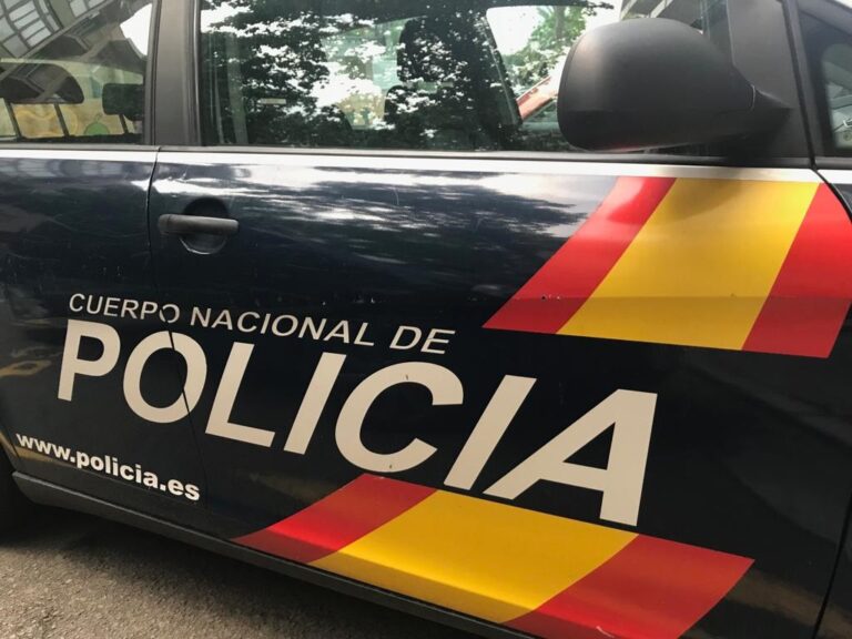 Un coche incéndiase na AP-9 ao seu paso por Bergondo