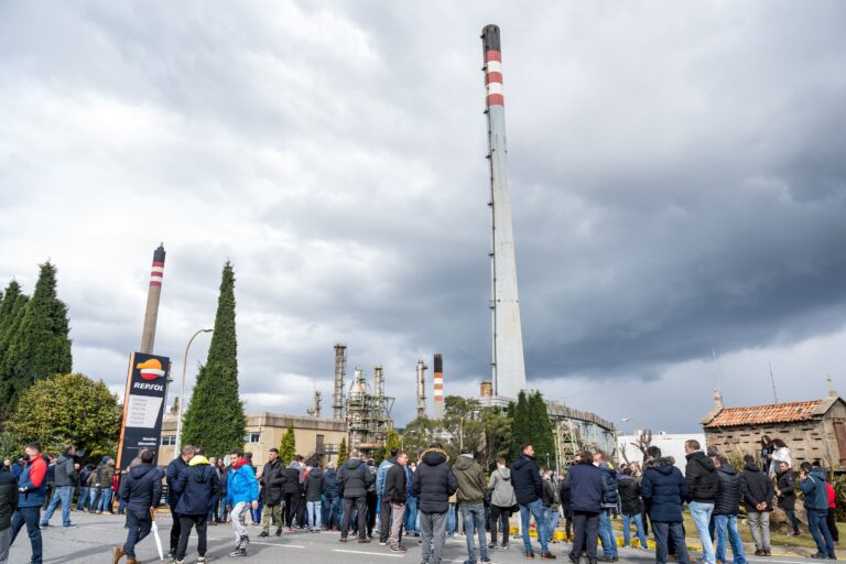 Suspendida a folga na concesionaria do mantemento na refinaría da Coruña tras o cobro de salarios