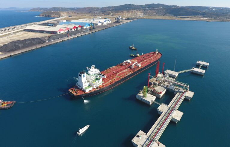 O porto da Coruña, entre os galegos que aumentan tráfico de mercadorías en agosto e con aumento de cruceiros