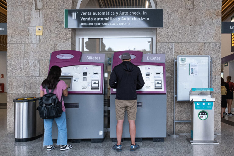 A folga xeral en apoio a Palestina suprime un tren A Coruña-Vigo