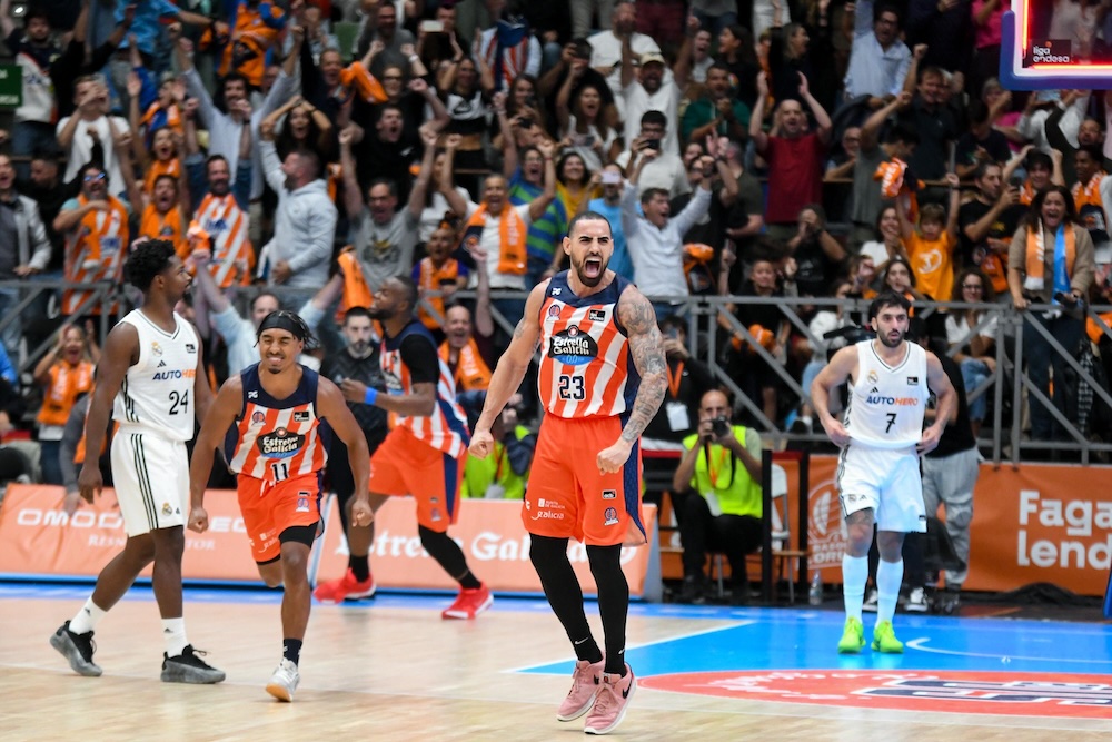 Barrueta autor da canasta de ouro para o Basquet Coruna