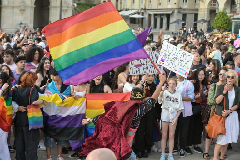 A Deputación da Coruña pide incrementar accións contra a “LGTBIfobia” e mostra o seu apoio á familia de Samuel