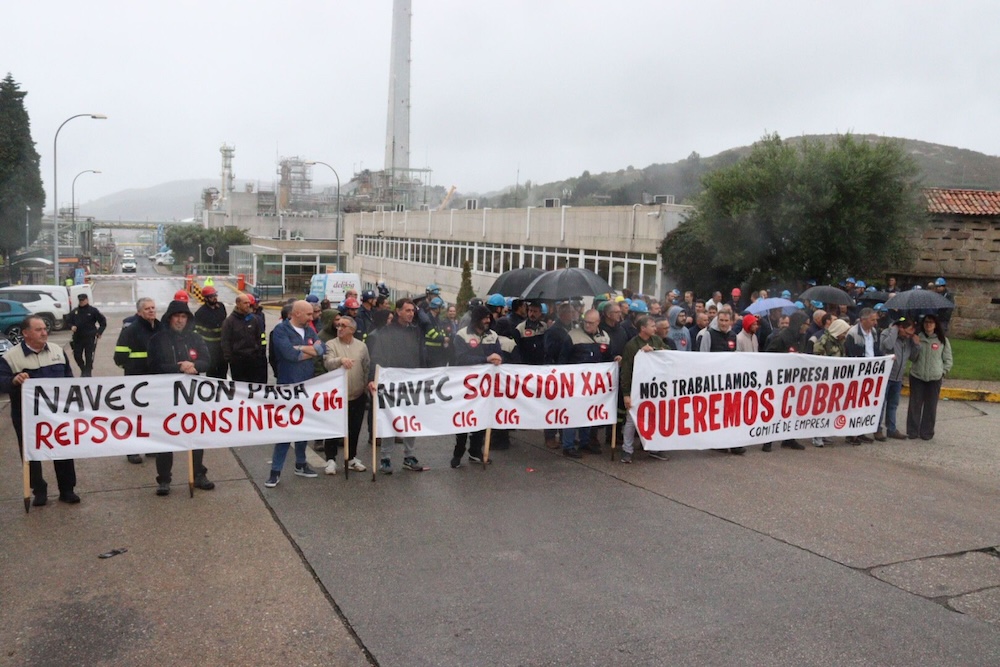 Concentracion traballadores NAVEC REFINERIA-CIG