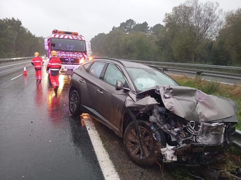 Dous feridos en Abegondo tras unha colisión entre un turismo e un vehículo de mercadorías