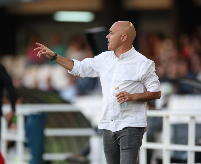 Oscar Gilsanz adestrando ao Depor en Cartagena.Foto-Rcdeportivo