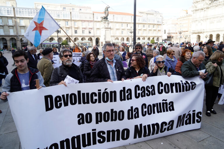 Máis de 60 entidades convocan unha marcha este sábado con saída dende María Pita para reclamar a “devolución” da Casa Cornide