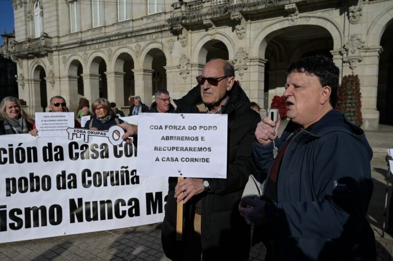 A Coruña sae a rúa para esixirlle aos Franco a devolución ao patrimonio galego da Casa Cornide