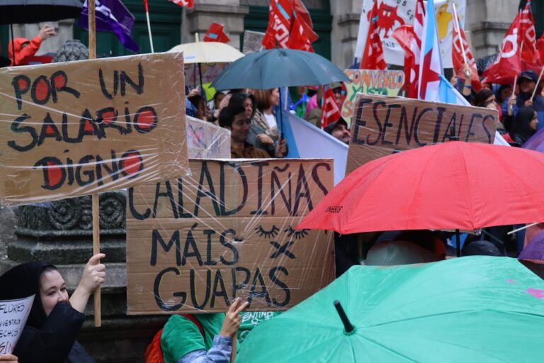 Imaxe dunha concentracion das traballadoras da rede de escolas infantis o ano pasado na Praza de Pontevedra da Coruna