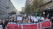 Imaxe dunha manifestación da comunidade escolar do CEIP Prácticas