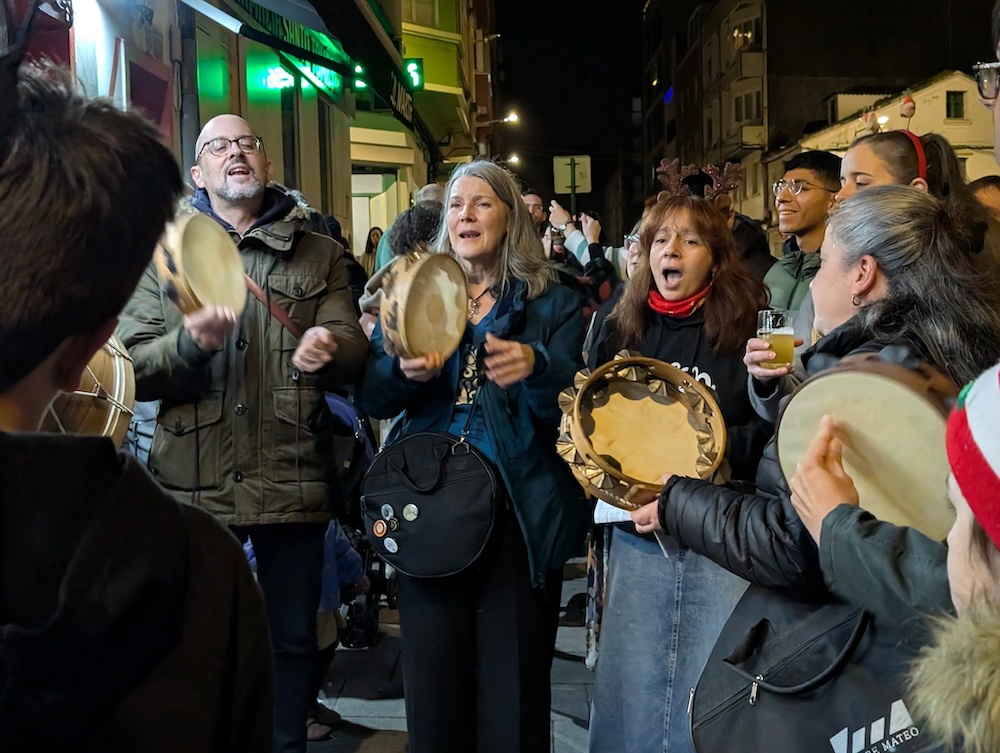 Pandereteiras no Cantos de Taberna de Sondaqui