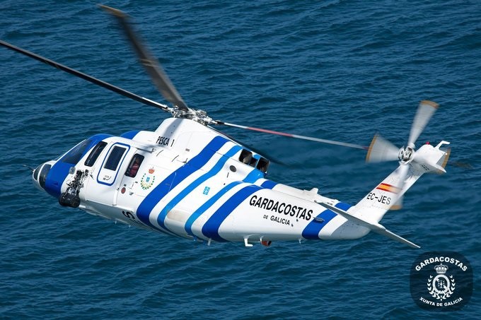 Rescatado en helicóptero un home tras caer nunha zona rochosa de difícil acceso en Oleiros