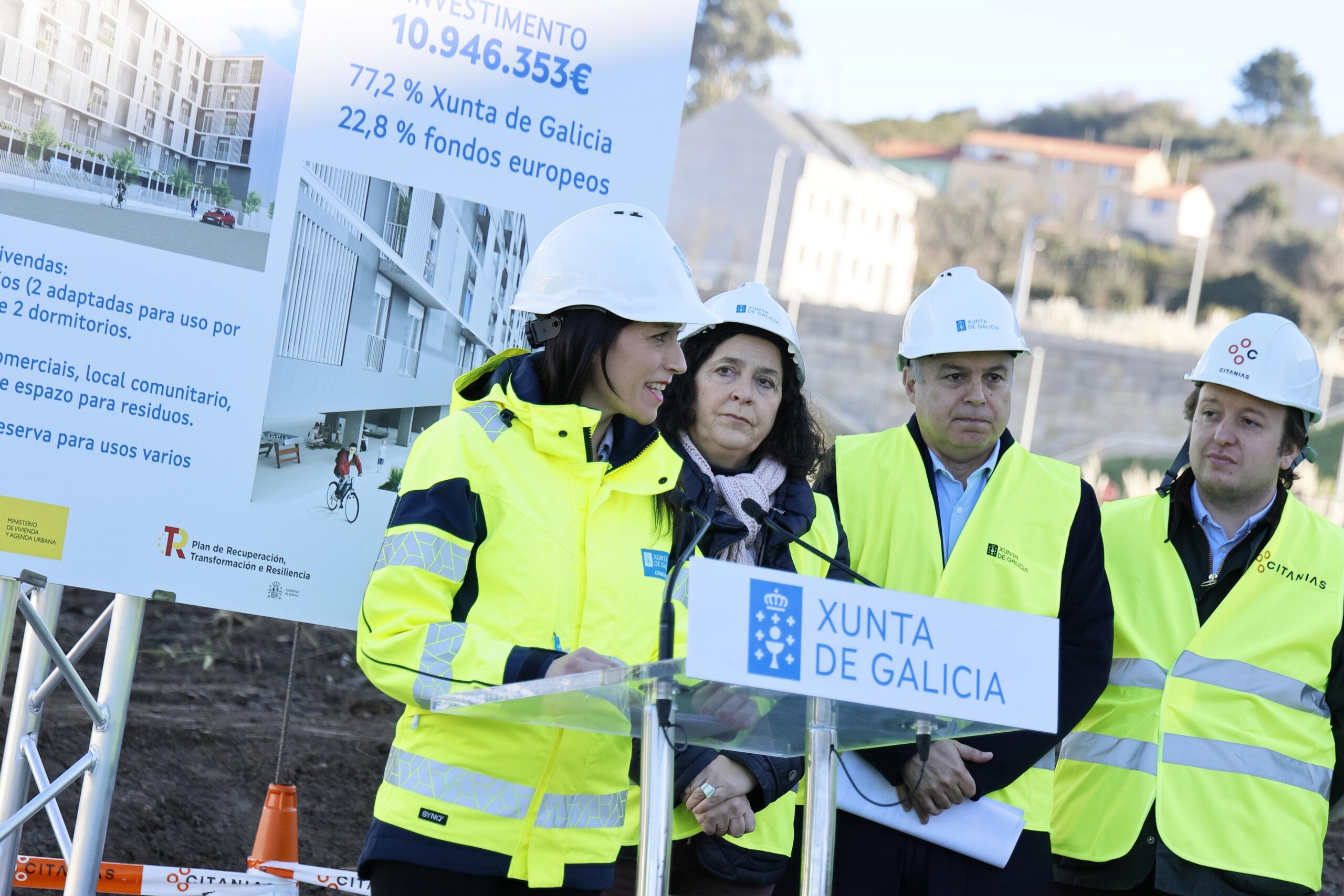 A conselleira de Vivenda e Planificación de Infraestruturas, María Martínez Allegue, visita o barrio de Xuxán pola execución de novas vivendas. XUNTA