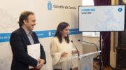 A alcaldesa da Coruña, Inés Rey, e o concelleiro de Urbanismo, Francisco Díaz, en rolda de prensa. ANDY PÉREZ