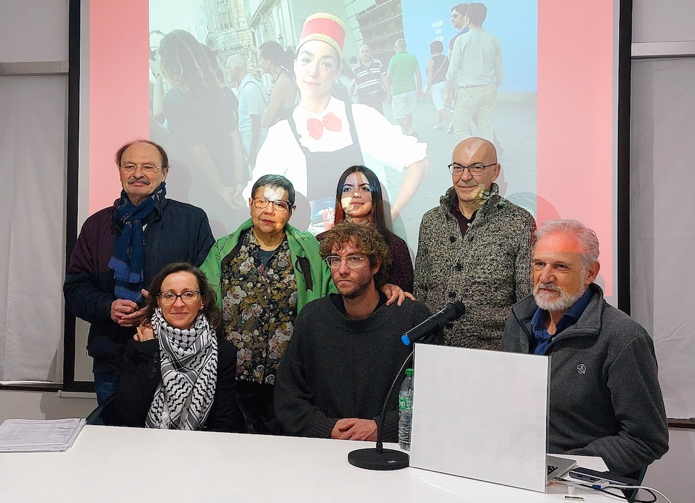 Abad e a nova xunta da rede Acampa pola Paz Coruna