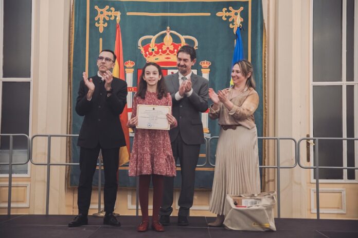 Irene Fernández recibindo premio estatal do MInisterio