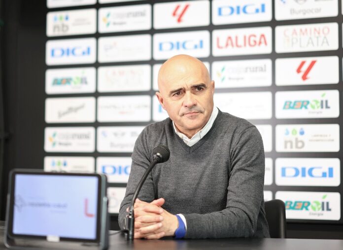 Oscar Gil Sanz en rolda de prensa-foto-rcdeportivo