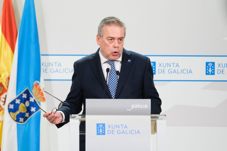 O conselleiro de Sanidade cre que a UDC debe “frear” o trámite para implantar Medicina