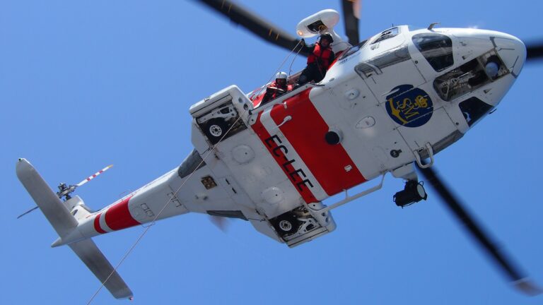 Falece un pescador tras caer ao mar desde unha zona rochosa no Portiño