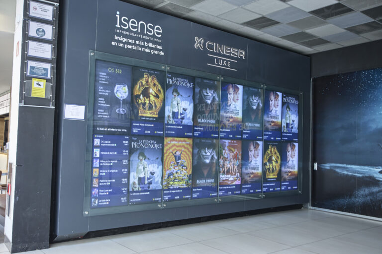 Facua denuncia a Cinesa ante Consumo por non permitir a entrada con comida e bebida aos seus cinemas de Marineda City