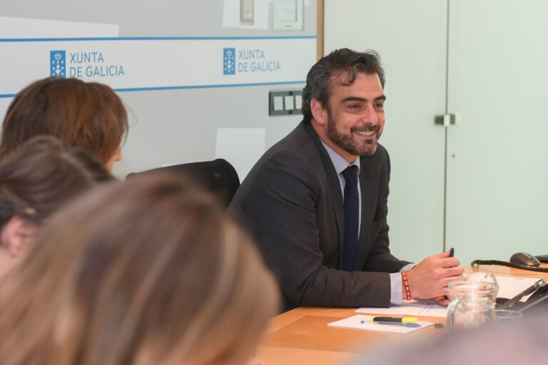 A Xunta reclama á alcaldesa da Coruña “exercer as súas competencias” sobre os VTC