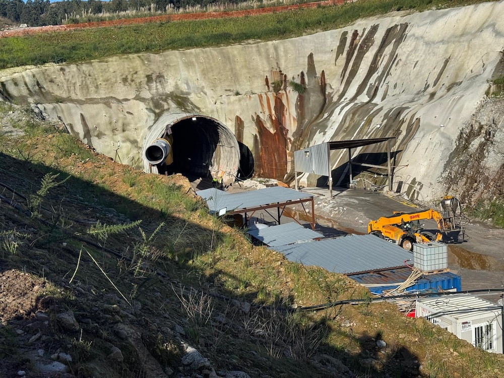 Cale da obra da conexion ferroviaria do Porto exterior da Coruna