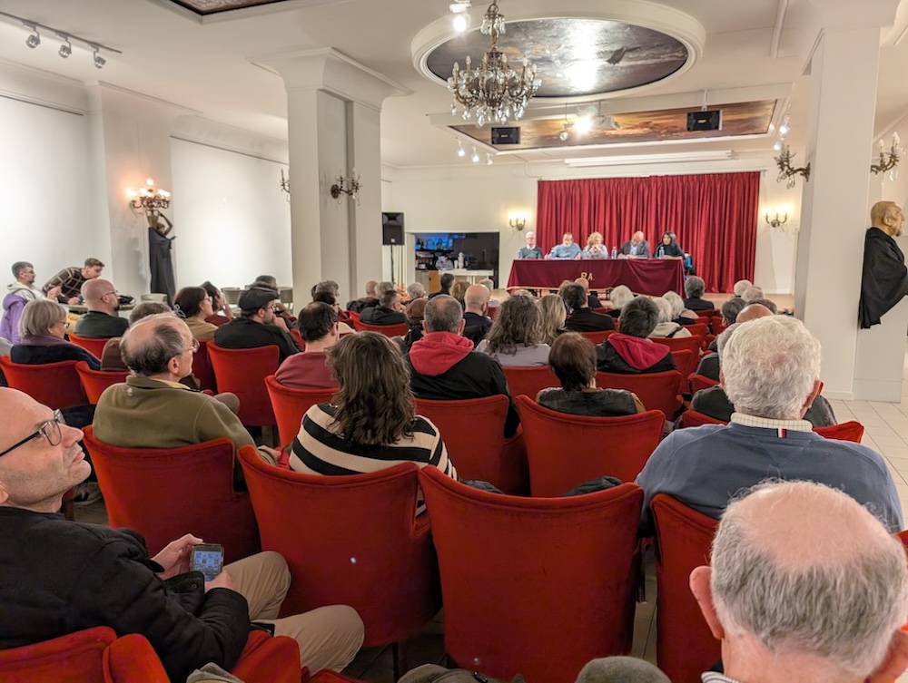 Debate no Circo de Artesans sobre Coruna Maritima