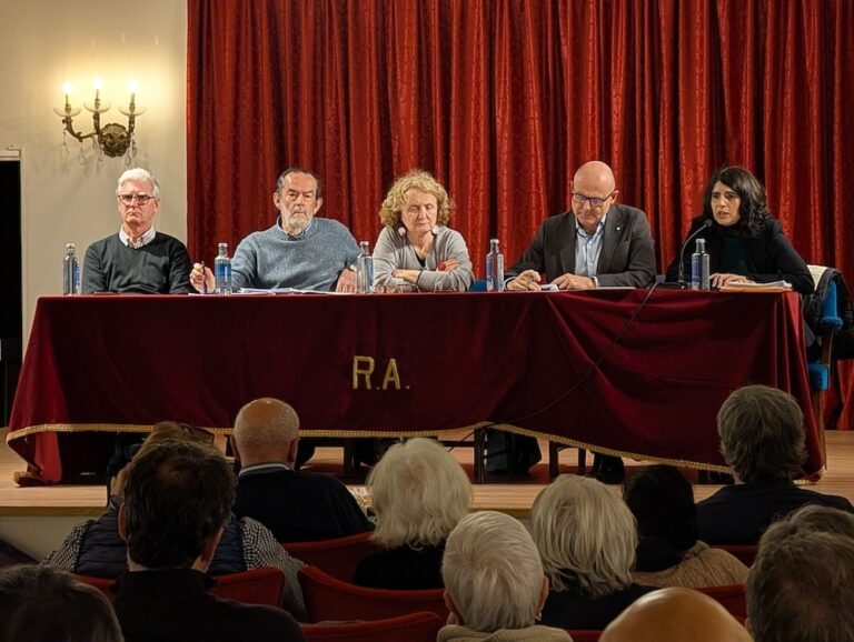 Debate no Circo de Artesans sobre Coruna Maritima