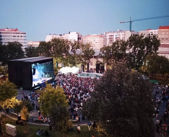 Imaxe aérea da primeira edición do Festival Aquí tamén se fala galego