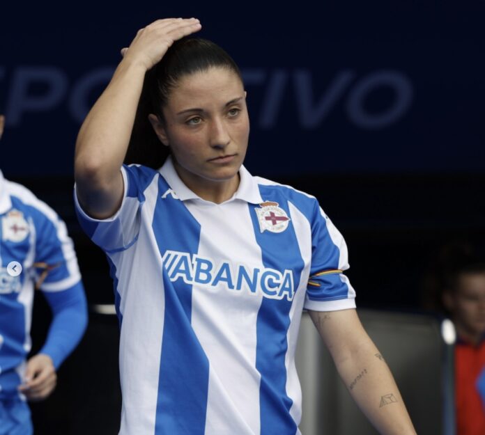 Lucia Martinez Xogadora Depor Fem co brazalete arco iris en Riazor-Foto-rcedeportivo