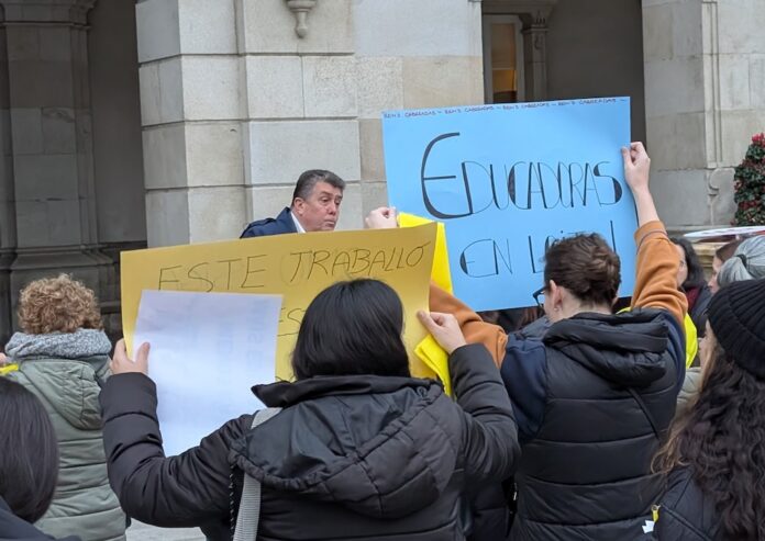 O edil corunes Borrego na concentracion do pasado mes das Escolas Infantis