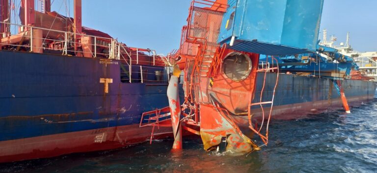 Transportes autoriza a partir ao buque chinés retido desde decembro en Punta Langosteira