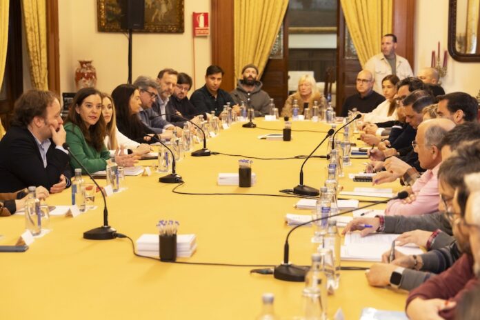 Encontro coa vecinanza e a hostaleria no Concello da Coruna