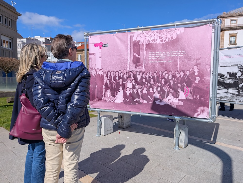 Exposicion de Mulleres NON Calaras da AC Alexandre Boveda na Marina 2