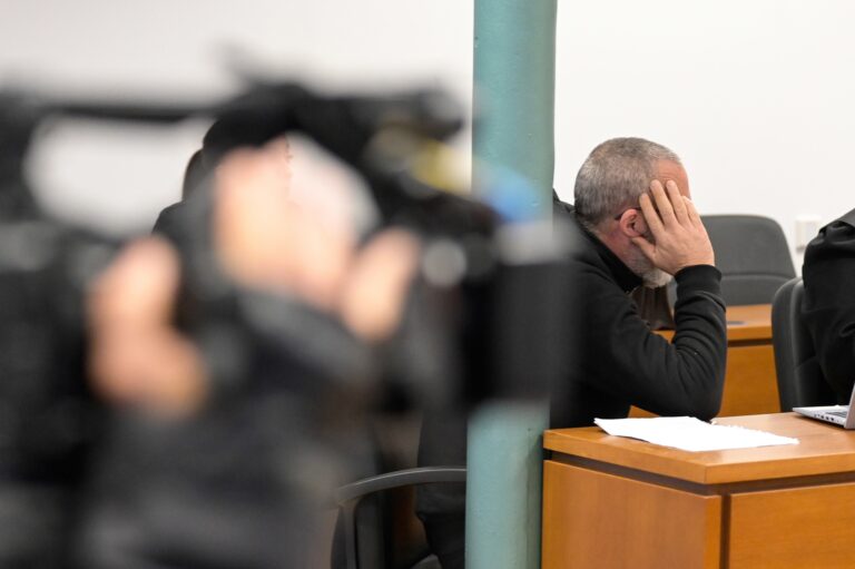 Condenado a 14 anos o home que estrangulou á súa muller na Coruña