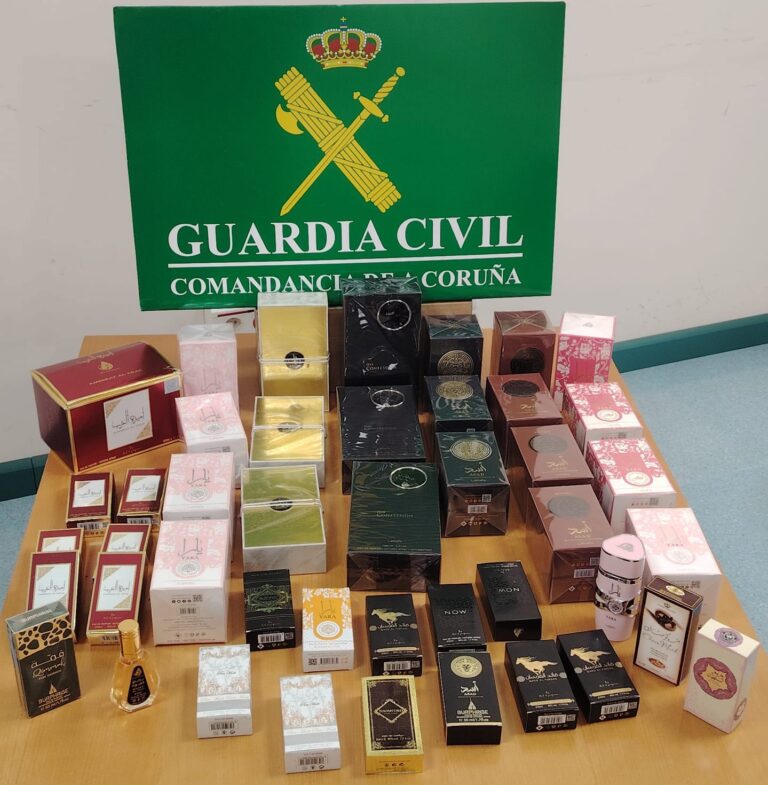 Venda de perfumes de Emiratos Árabes sen documentación en Portoferia