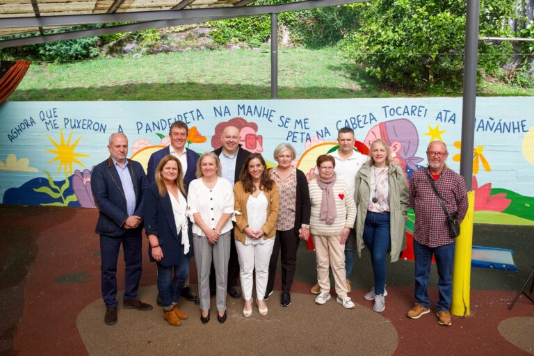 A Escola Infantil Luís Seoane homenaxea a Rosa e Adolfina cun mural