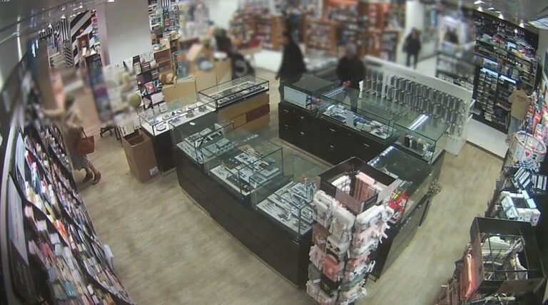 Desmantelada unha organización que roubou 30.000 euros en estilográficas de luxo na Coruña