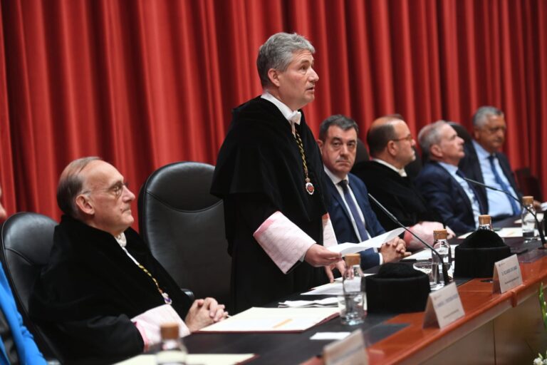 A UDC defende implatar Medicina no seu campus para “achegar” e non “botar un pulso a ninguén”
