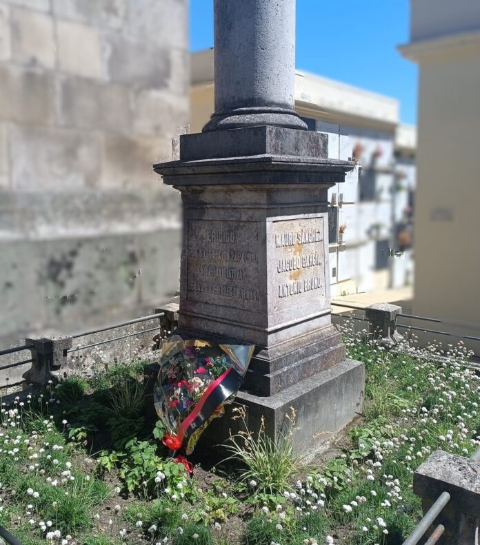 Cemiterio de santo Amaro homenaxe vitimas folga xeral 1901