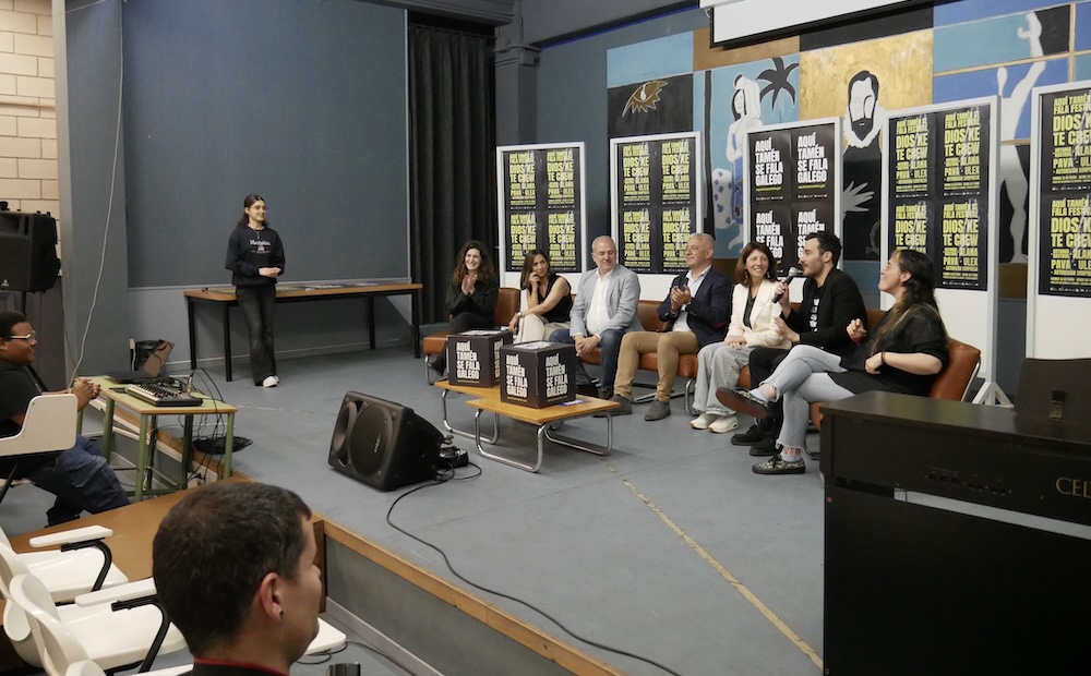 Pressentacion do Festival Aqui tamen se fala 2025-Darío Oliva e César Rodríguez alumnos de 14 anos do IES Rafael Dieste