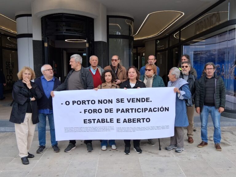 Representantes de entidades sociais da Coruna vetadas no Foro Coruna Maritima
