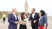 Ao acto, asistiron o director de Turismo de Galicia, Xosé Merelles; a alcaldesa da cidade herculina, Inés Rei; o concelleiro de Cultura e Turismo do consistorio, Gonzalo Castro; e a delegada territorial da Xunta na Coruña, Belén Docampo. ANDY PÉREZ