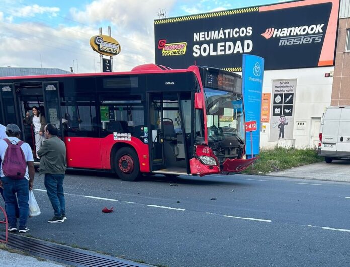 Accidente bus urbano en Pocomaco-Foto-@Gertrud76068301