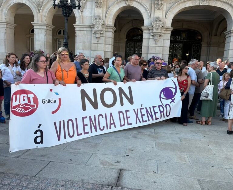 Varios colectivos estiveron presentes na concentracion contra o feminicidio da Sagrada Familia