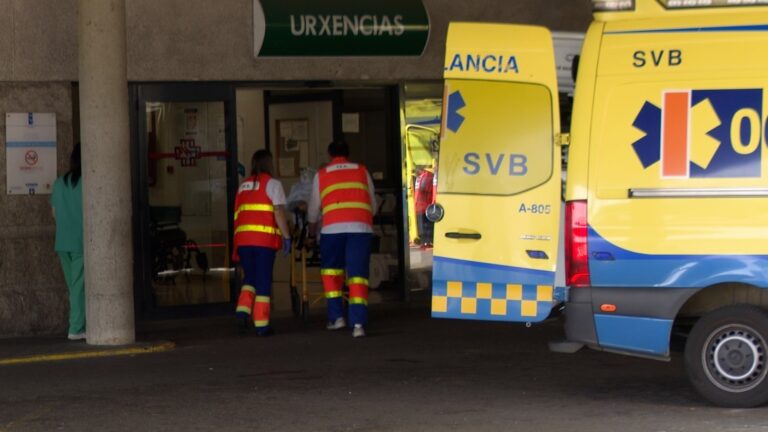 Falece un home tras caer dunha escaleira en Oleiros a pesar de levar un arnés
