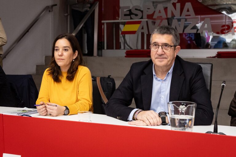 Inés Rey manifesta o apoio dos socialistas coruñeses a Pedro Sánchez, pero pide rexeneración