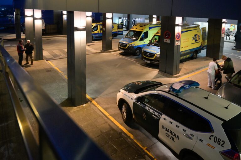 Investigan un aviso de bomba no CHUAC que acabou sendo unha falsa alarma